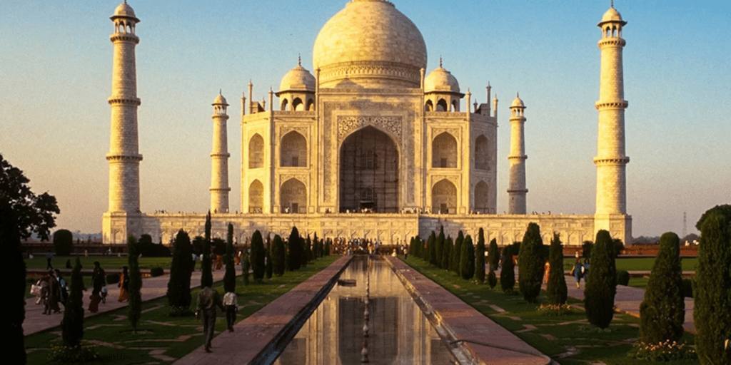 Indian banknotes expressing confidence in heritage and historical continuity